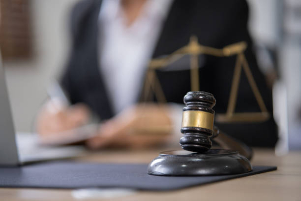 Desconto indevido no benefício: Saiba como um advogado poderá te ajudar. - Taveira Advogados - Advocacia Previdenciária - Especialistas em INSS