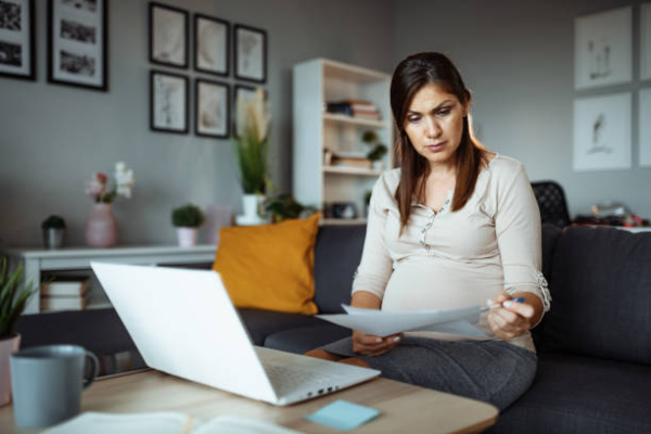 O que ninguém te conta sobre o Salário Maternidade e faz muita gente perder! - Taveira Advogados - Advocacia Previdenciária - Especialistas em INSS